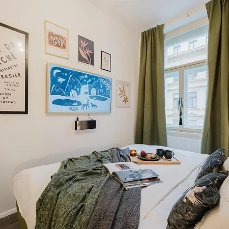 Days - One Bedroom With 2 Frame Tvs In Center Διαμέρισμα