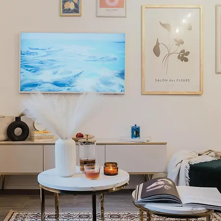 Days - One Bedroom With 2 Frame Tvs In Center Διαμέρισμα Πράγα